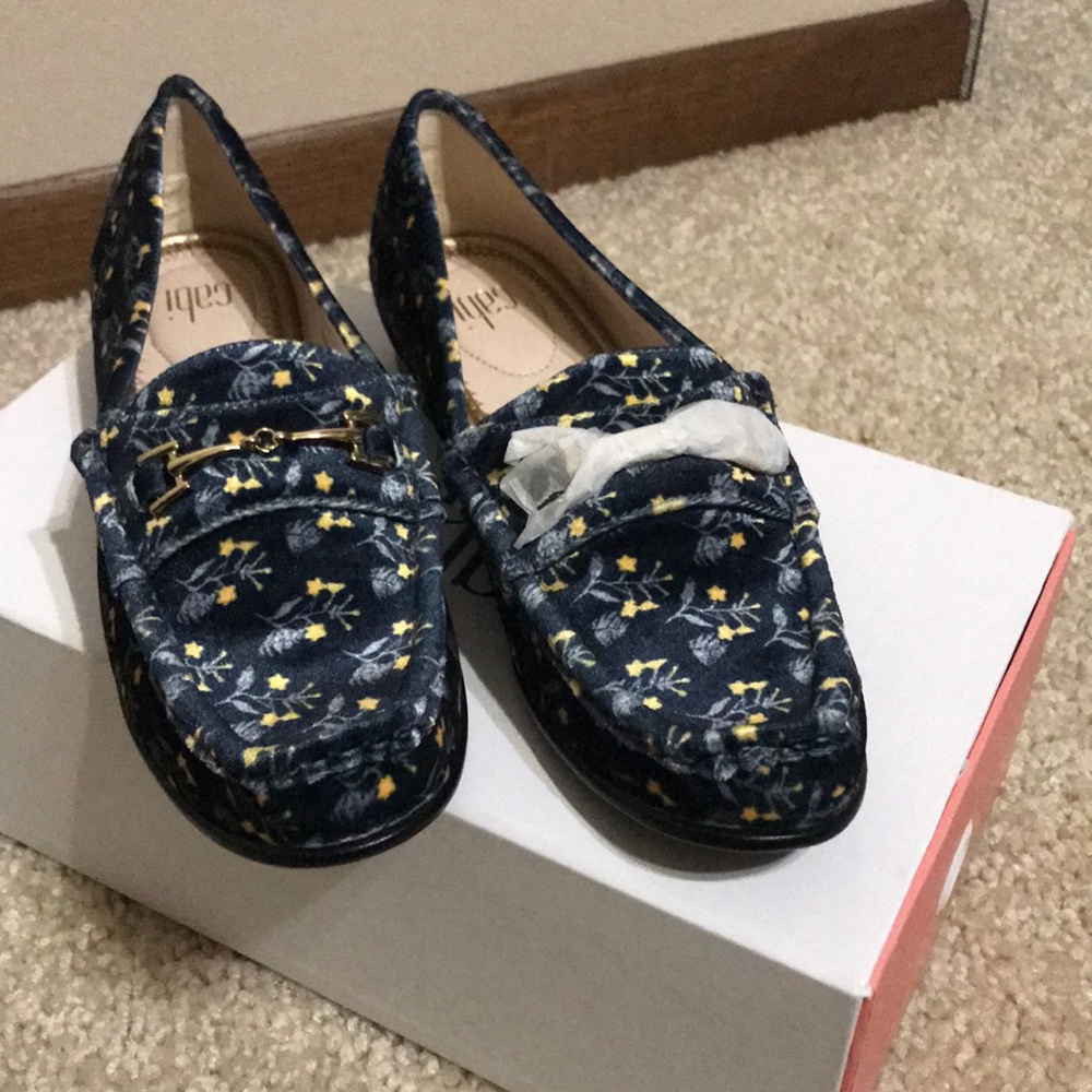 Cabi Carnaby yellow and navy velvet loafer size 6